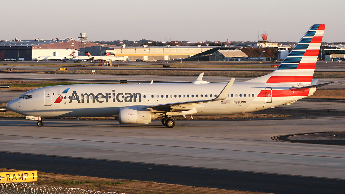 Full size: American Airlines Boeing 737-800 N893NN at Hartsfield-Jackson Atlanta International Airport